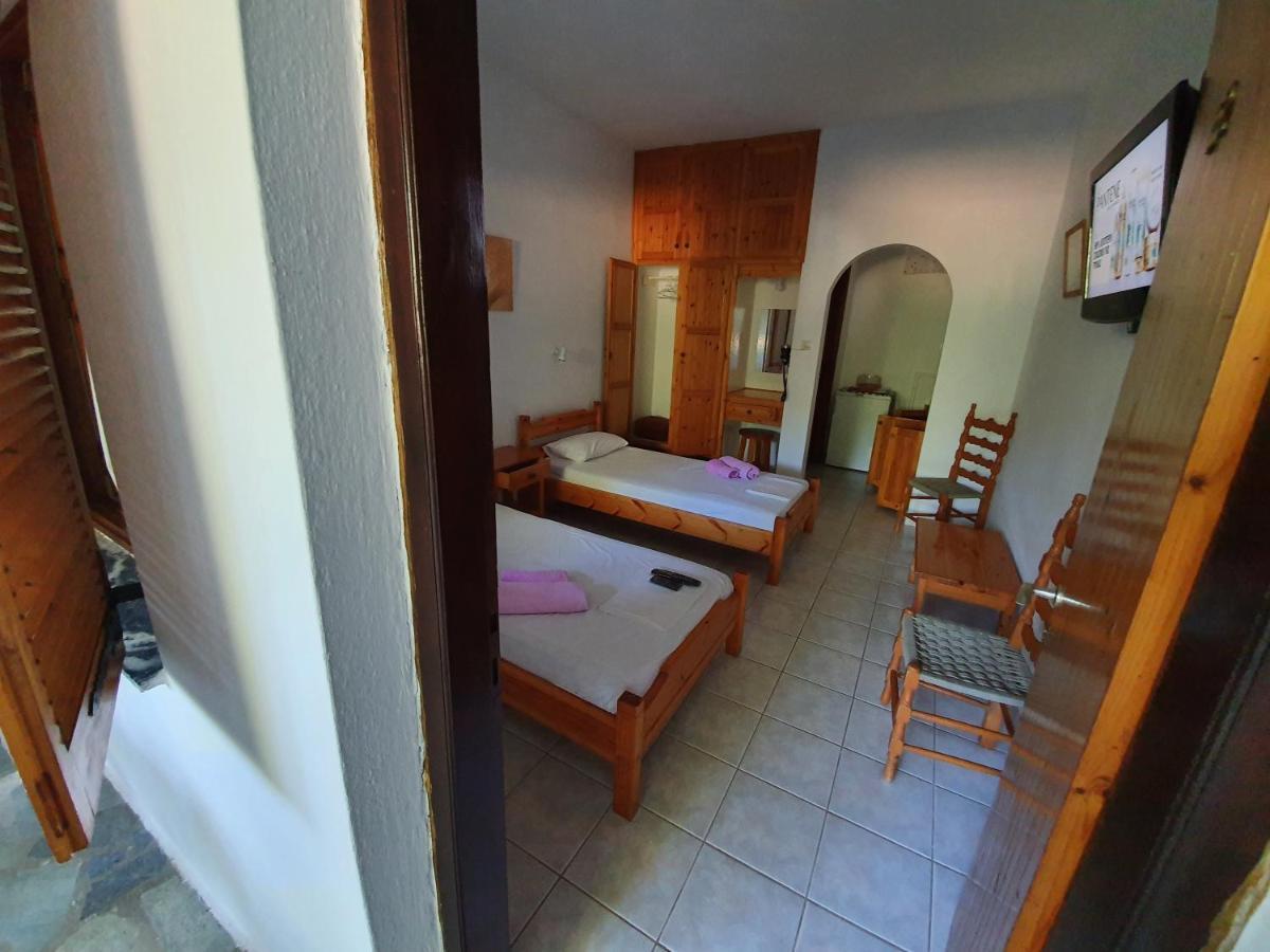 Dionisos Studios And Apts Skiathos 考考纳里斯 外观 照片