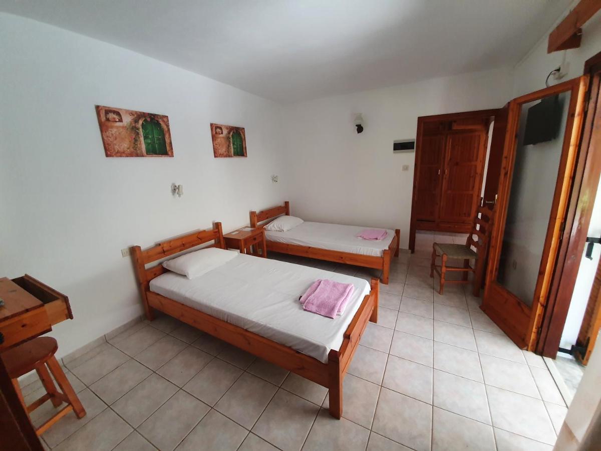 Dionisos Studios And Apts Skiathos 考考纳里斯 外观 照片