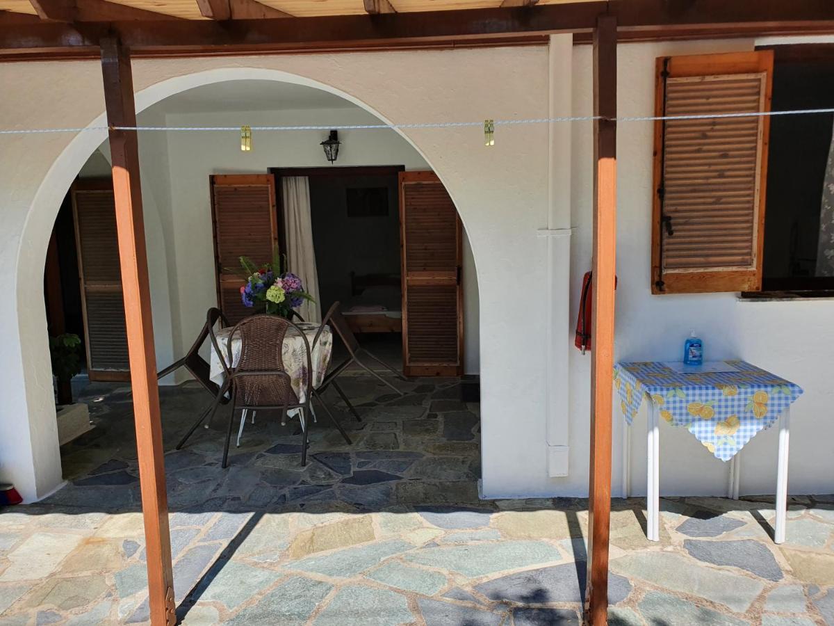 Dionisos Studios And Apts Skiathos 考考纳里斯 外观 照片