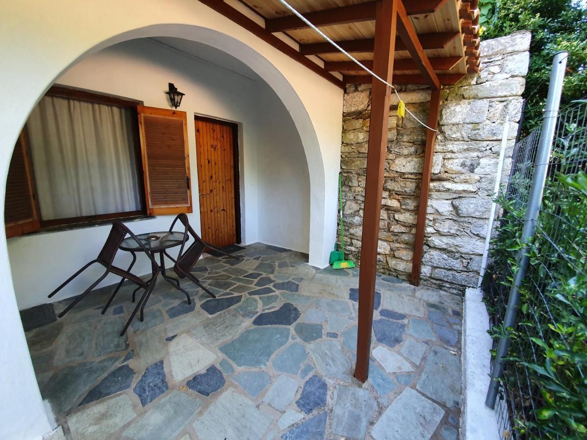 Dionisos Studios And Apts Skiathos 考考纳里斯 外观 照片